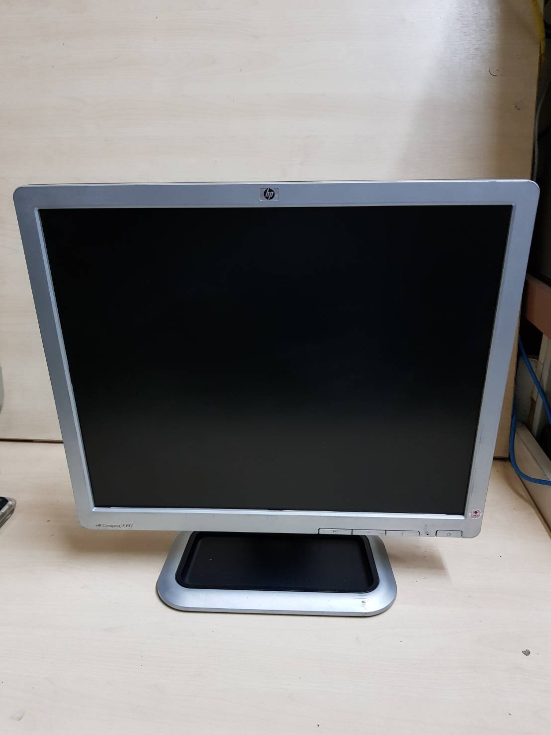 จอ 19 นิ้ว HP LE1911 19-inch LCD Monitor Square (Refurbished) มือสอง