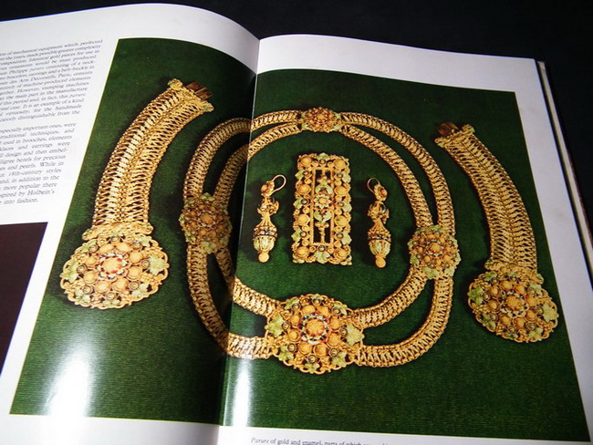 จิวเวลลี่โบราณ Jewellery through the ages ปกแข็งเล่มใหญ่ ปี 1970
