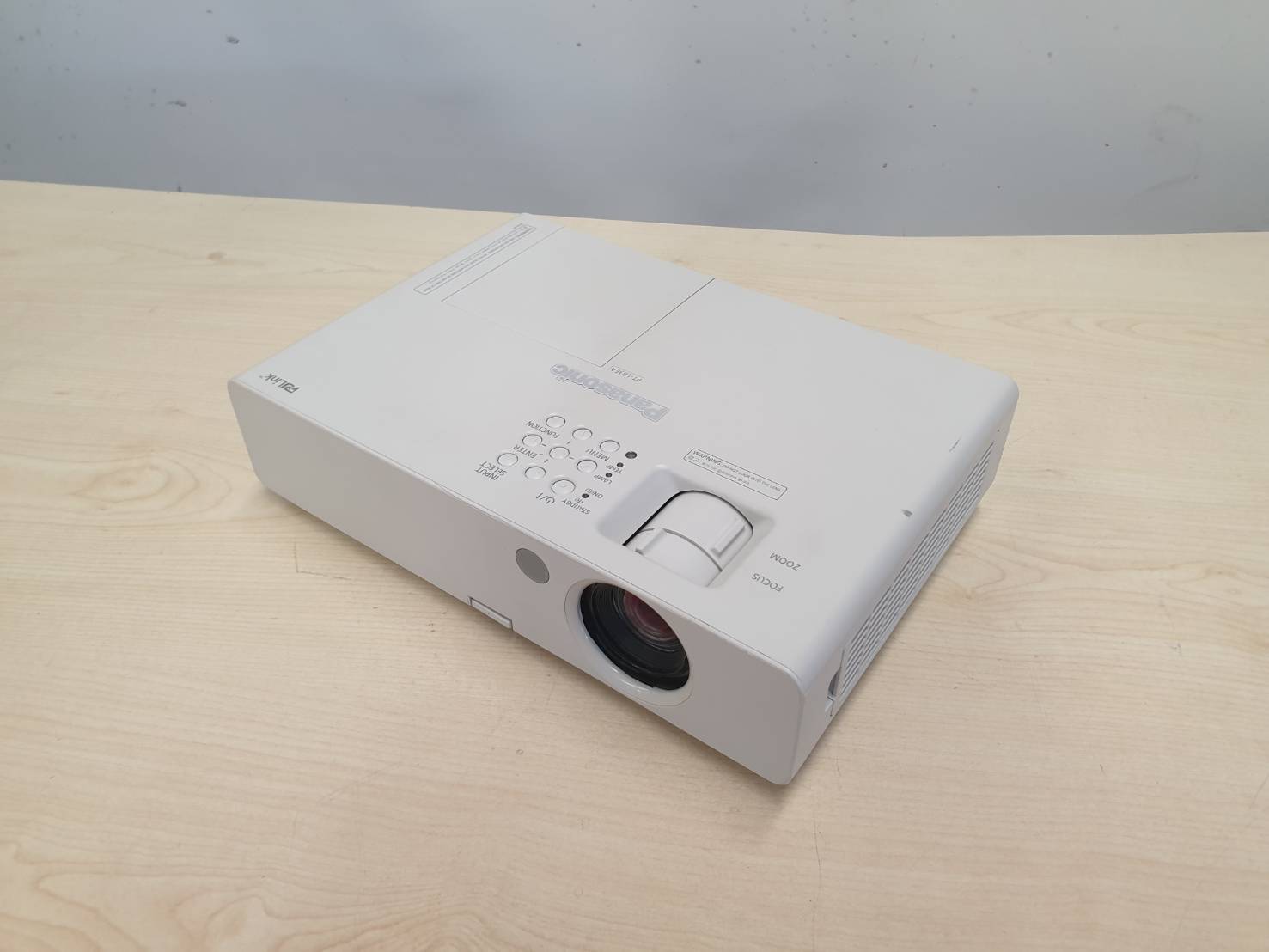 Panasonic PT-LB3EA โปรเจคเตอร์ พานาโซนิค LCD Projector 3,200 Im XGA LCD มือสอง