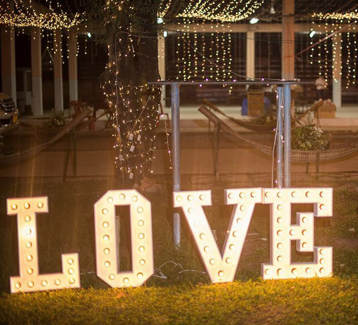 ชุดตัวอักษรภติดหลอดไฟ LOVE ขนาดสูง 45 cm.