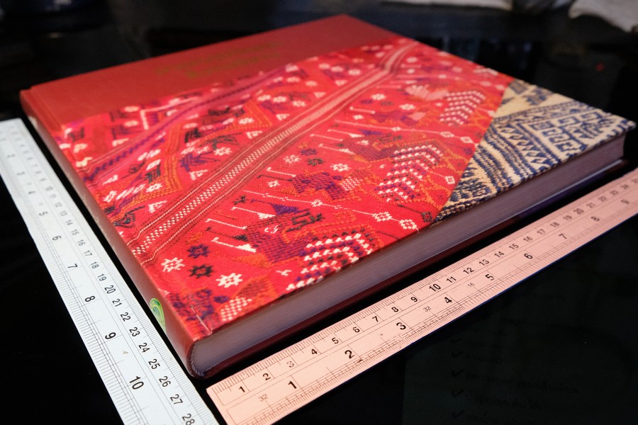 มรดกภูมิปัญญา สิ่งทออีสาน เขียนโดย ดร.สิทธิชัย สมานชาติ (Pre-Order สอบถาม)