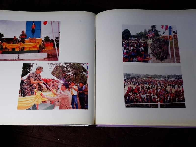 ด้วยพระบารมีสู่ธรรมชาติเเละชีวิต หนังสือเฉลิมพระชนมพรรษา สมเด็จพระนางเจ้าสิริกิติ์ พระบรมราชินีนาถ ปี 2535