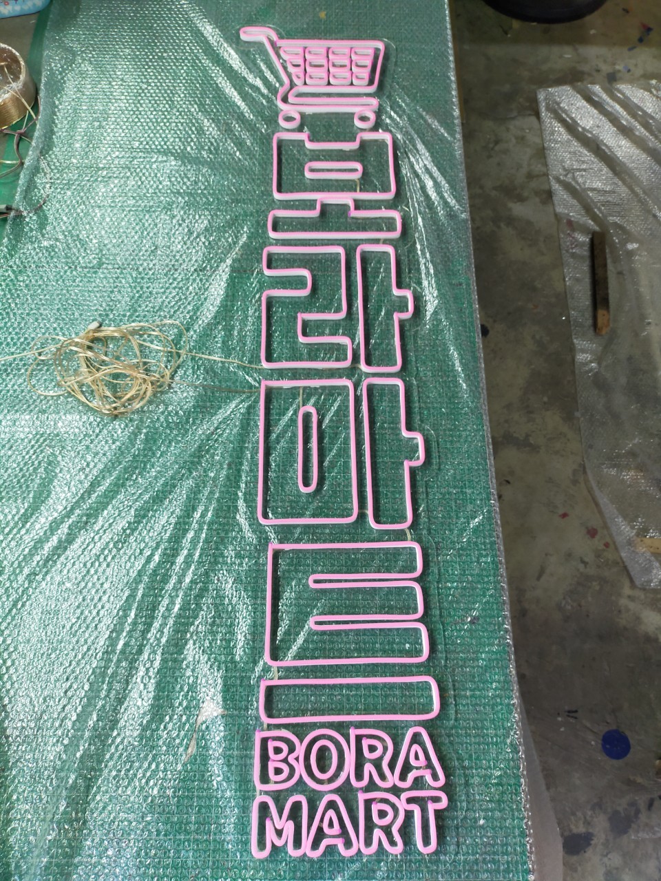 ไฟนีออน เฟค