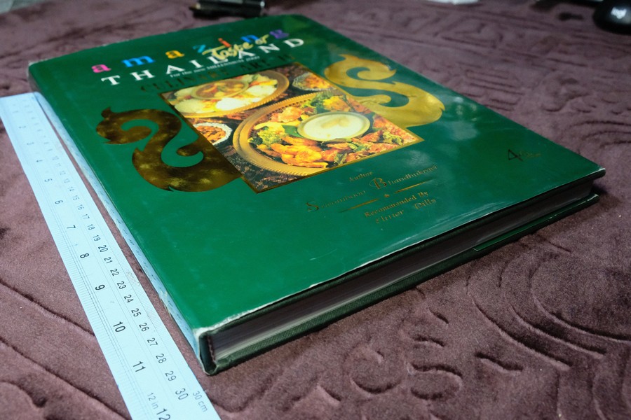 THAI CULINARY ART . Recipes by Srisomboon Bhandhukravi ( 2 ภาษา) ปกแข็ง 216 หน้า ปี 2543