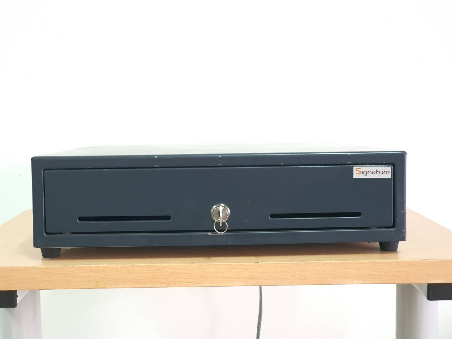 ลิ้นชักเก็บเงิน รุ่น GS-3100 5ช่องแบงค์ 8ช่องเหรียญ มือสอง