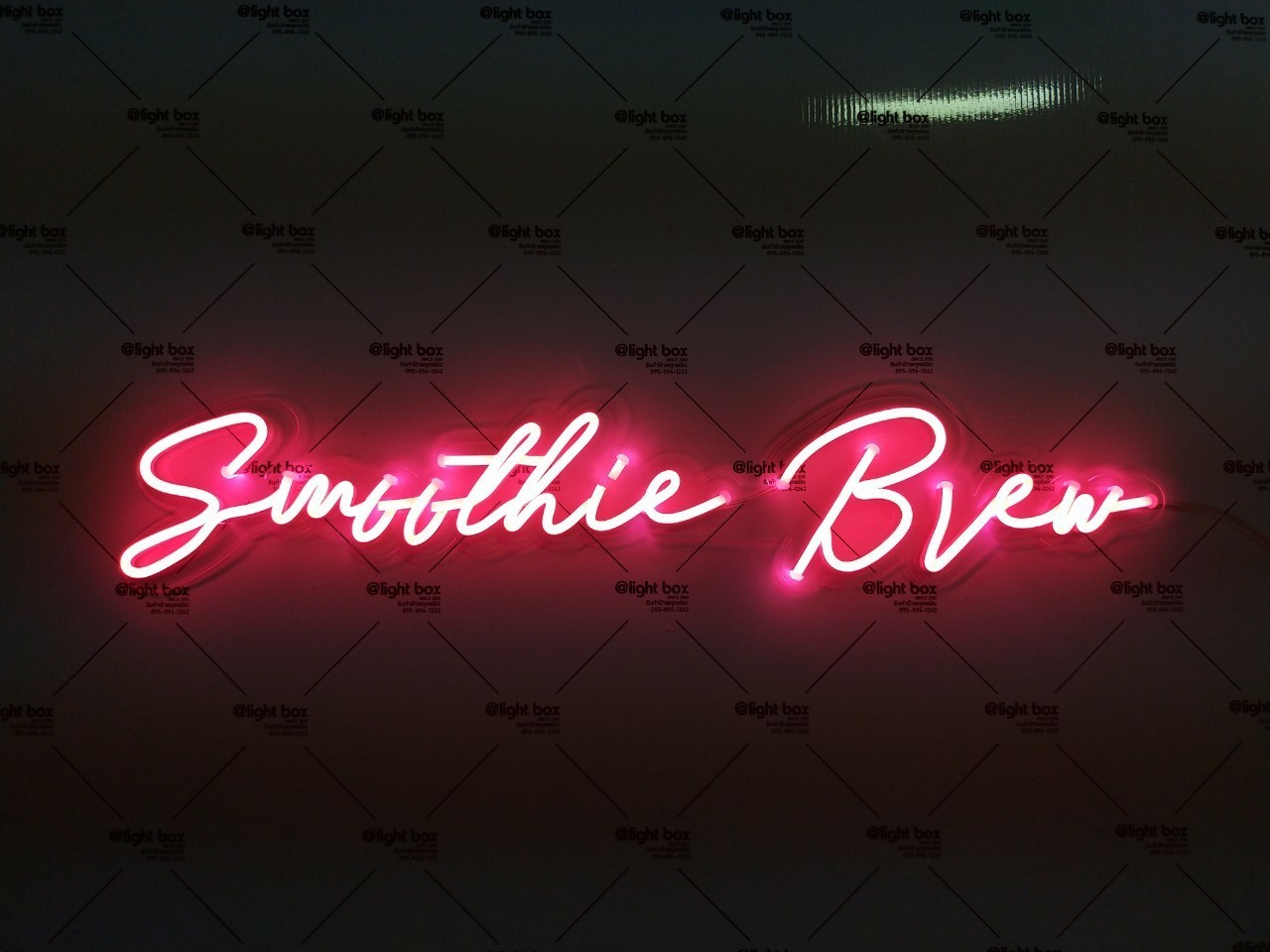 งานป้ายไฟนีออนดัดLED แสงสีชมพู อะคริลิคใสรองหลัง