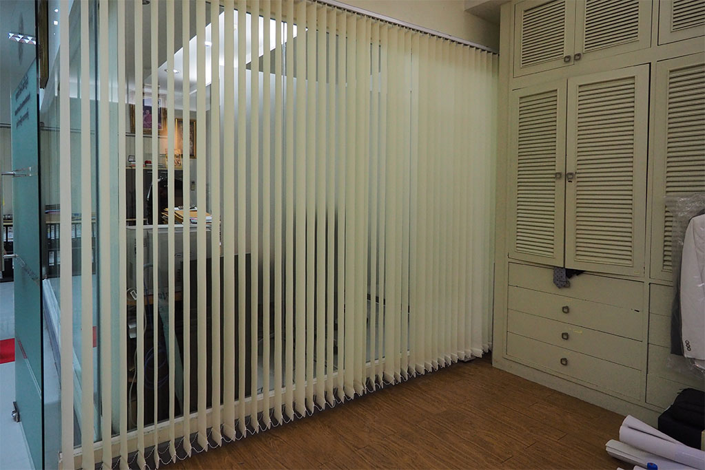 ม่านปรับแสงทึบแสง "Blackout Verticai Blinds" ผ้าม่าน ม่าน มู่ลี่ มู่ลี่ไม้ ม่านม้วน วอลเปเปอร์ รับติดตั้ง ออกแบบ ราคาถูก ทุกประเภท ทุกรูปแบบ