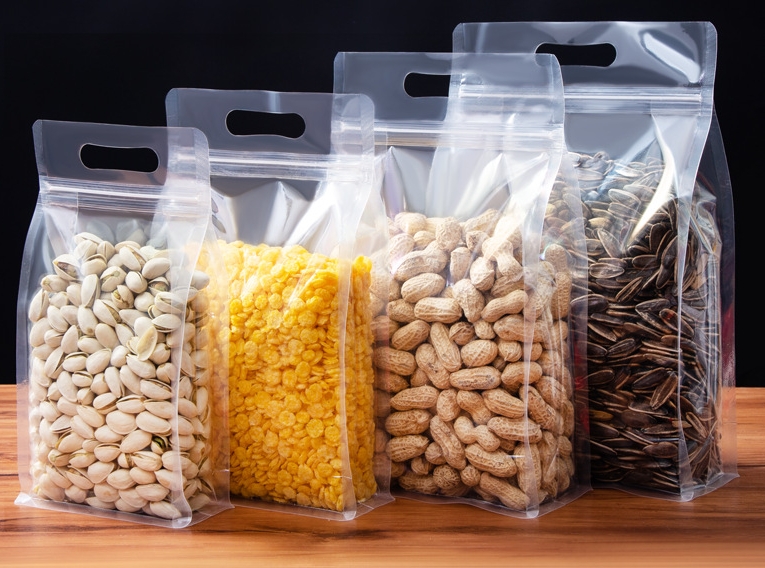 ถุงพลาสติกใสซิปหูหิ้ว ฐานเรียบ (แพ็ค 50 ใบ)