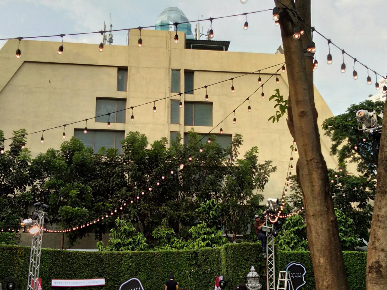 ไฟราวปิงปองให้เช่า #ไฟงานเลี้ยงให้เช่า ยาว 200 เมตร ติดตั้งบ้านปาร์คนายเลิศ