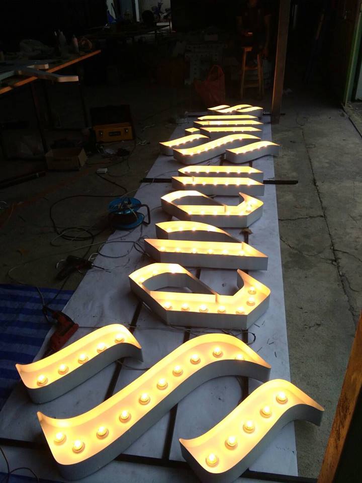 งานอักษรติดไฟปิงปอง ติดห้อยจากเพดาน #sevensins #สยาม