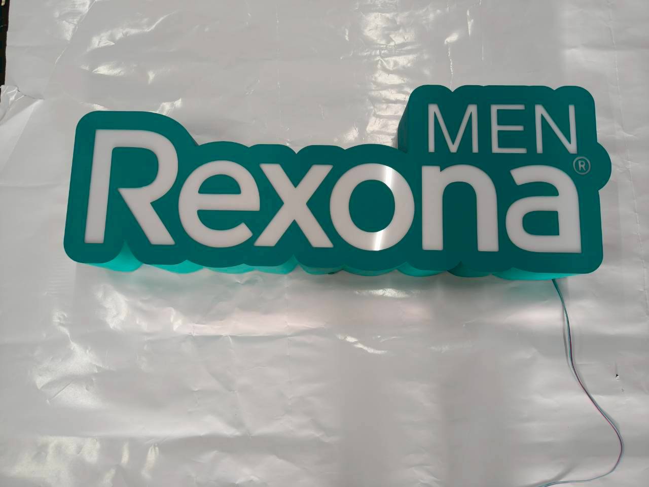 ป้ายกล่องไฟไดคัท Rexona ป้ายไฟโลโก้ไดคัท
