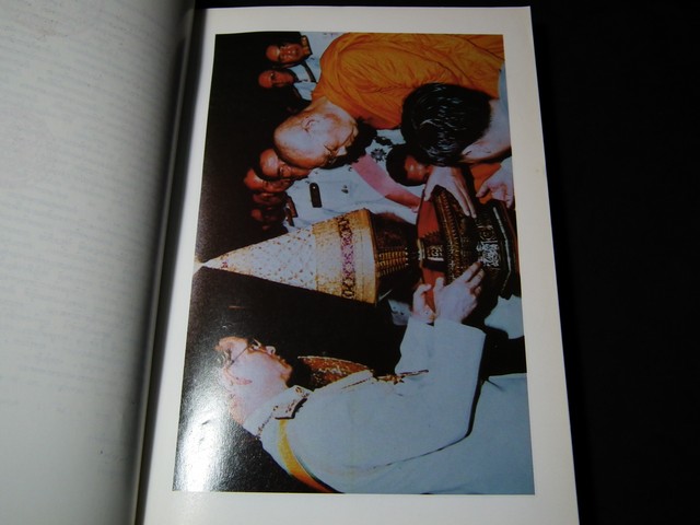 พุทธจริยา โดย วศิน อินทสระ จัดพิมพ์เป็นอนุสรณ์งานสมโภชน์หิรัณยบัฏเเละทำบุญอายุ 80 ปี พระธรรมปัญญาจารย์ หนา 420 หน้า ปี 2537