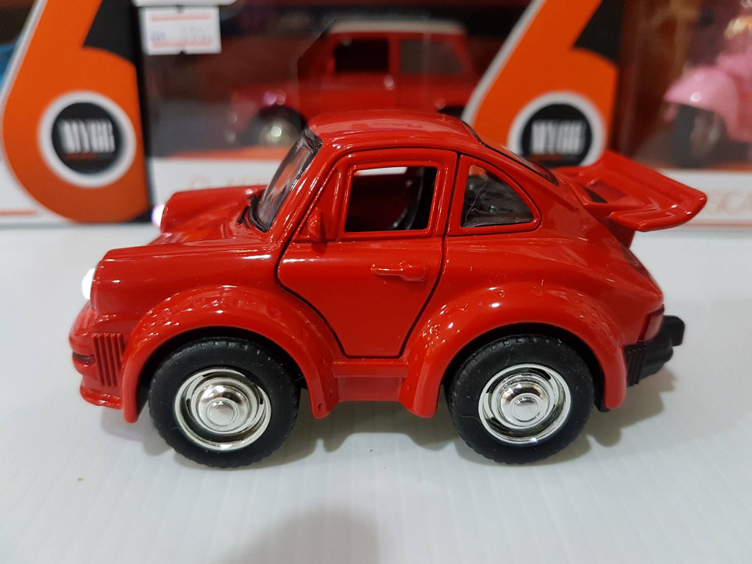 รถเหล็กตั้งโชว์ มีเสียงและไฟ มีลานวิ่งได้.