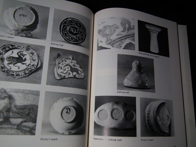 Thai Ceramics also Burmese and Khmer by J.C. SHAW ปกแข็ง ปี 1987