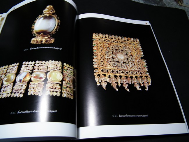 เครื่องทองกรุวัดราชบูรณะ ศิลปะของแผ่นดิน โดย กรมศิลปากร ปี 2550