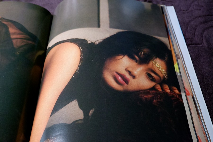 อัลบั้ม เพ็ญพักตร์ ศิริกุล ชุดที่ 1 ถ่ายภาพโดยธีรพงศ์ เหลียวรักวงศ์ สำนักพิมพ์หนุ่มสาว (สอบถาม)