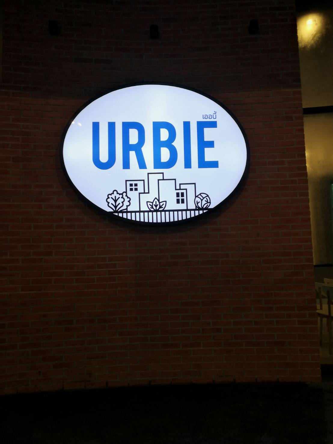 กล่องไฟซิงค์ ทำสี-หน้าอะคริลิค ติดสติ๊กเกอร์ ไฟออกหน้า #URBIE ติดตั้งป้ายมหาวิทยาลัยธรรมศาสตร์ ศูนย์รังสิต #ร้านป้ายรังสิต