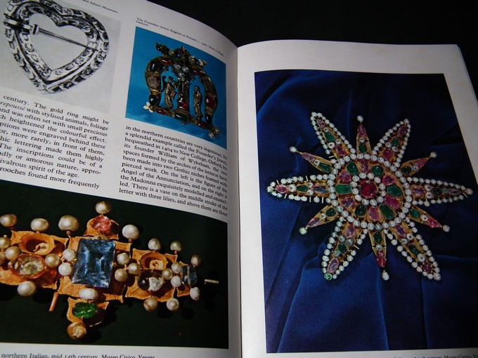 จิวเวลลี่โบราณ Jewellery through the ages ปกแข็งเล่มใหญ่ ปี 1970