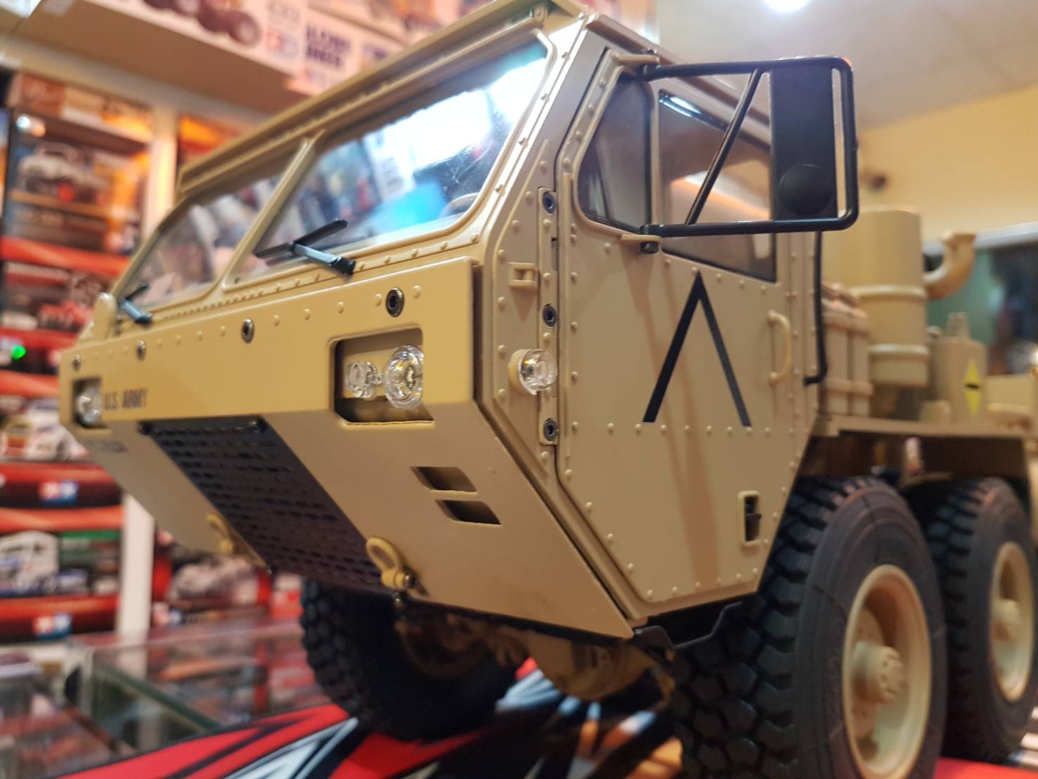 U.S. M983 Hemtt Oshkosh 8x8 Military Tactical Truck w/M747 Lowboy Trailer (Full-Option)