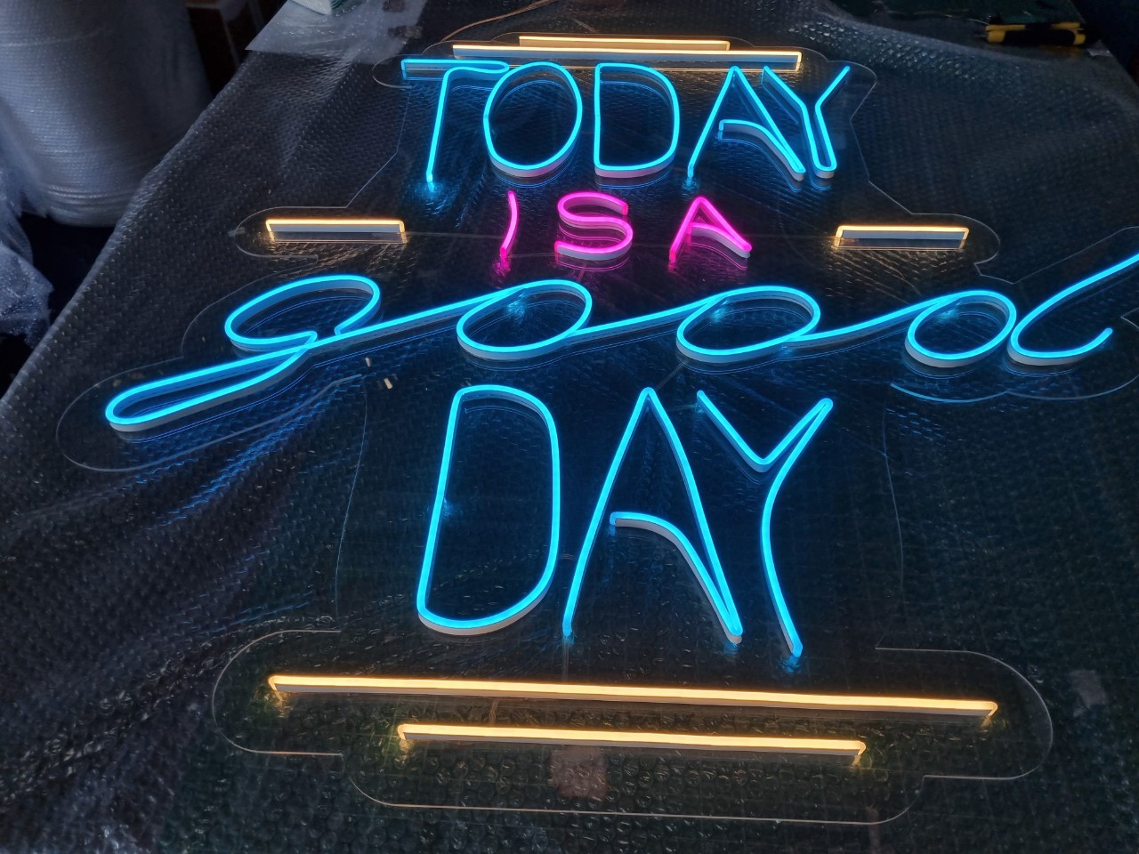 '' ป้ายไฟดัดนีออนเฟล็กซ์ '' ขนาด 100x100 cm