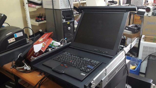 IBM 7316-TF3 Flat Panel Console