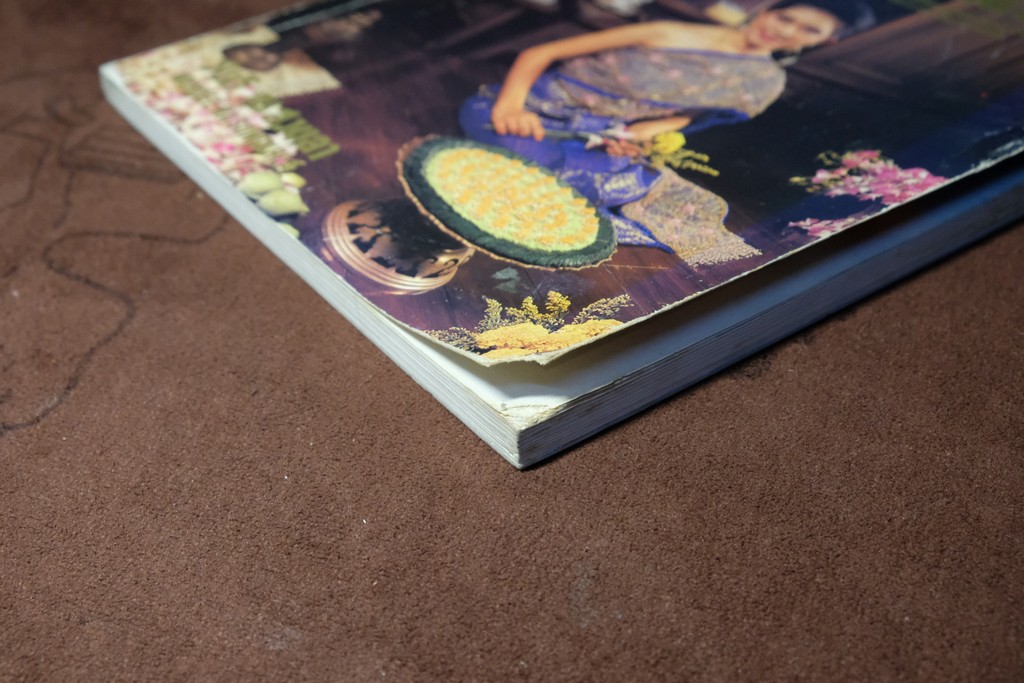 อาหารไทยในวรรณคดี เล่ม 1 จากกาพย์เห่ชมเครื่องคาวหวาน โดย วันดี ณ สงขลา ปี 2535 (มีตำหนิ)