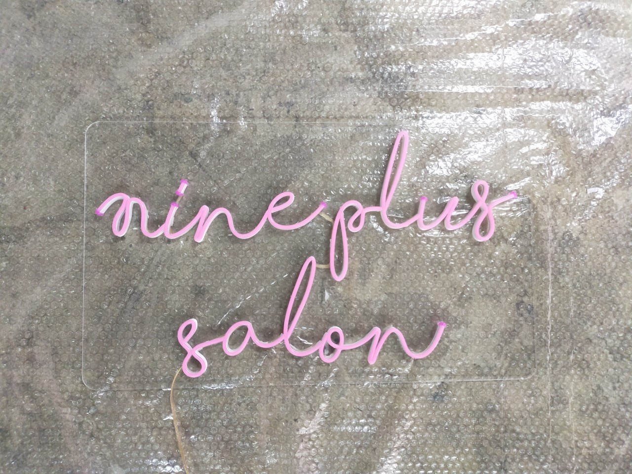 ไฟนีออน เฟค