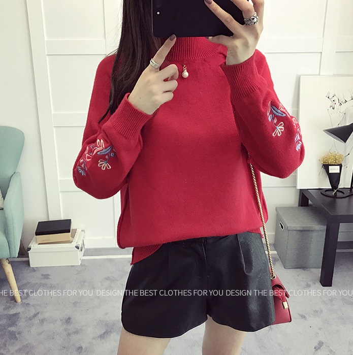 พร้อมส่ง - เสื้อไหมพรมแขนยาวมีลายปักที่แขนเสื้อน่ารักๆ ST752 (สีแดง)