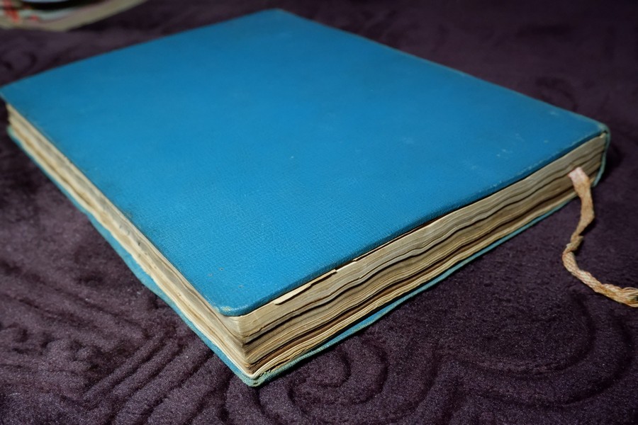 คู่มือนักทำยา โดย สุนทร ทองนพคุณ พิมพ์ครั้งเเรก หนา 503 หน้า (สอบถาม)