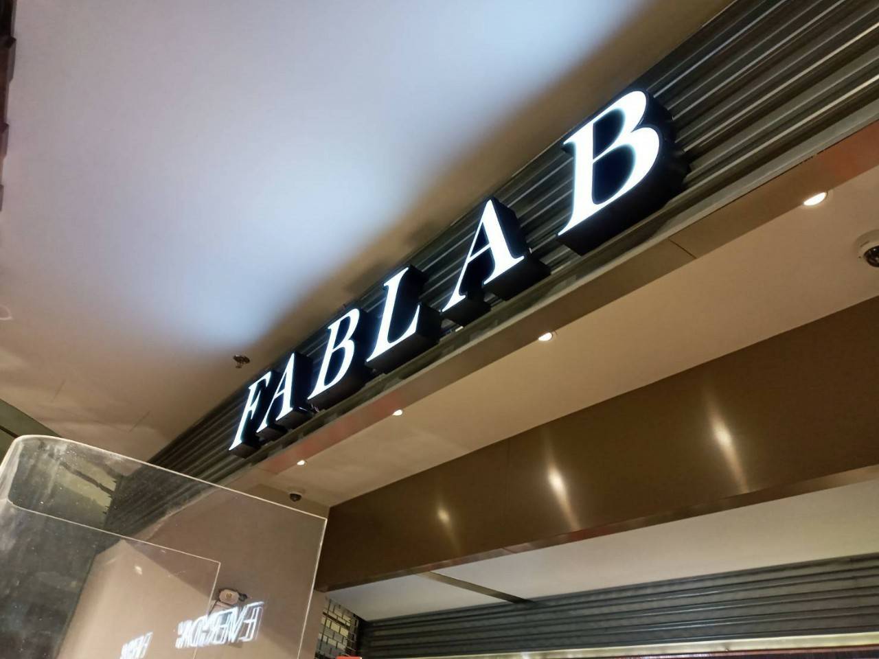 งานผลิตและติดตั้งป้ายกล่องไฟ FABLAB