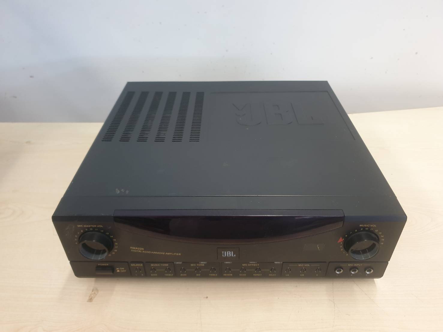 เครื่องขยายเสียง JBL RMA-220 มือสอง