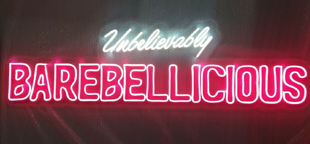 ป้ายไฟนีออน LED อะคริลิคใสรองหลัง