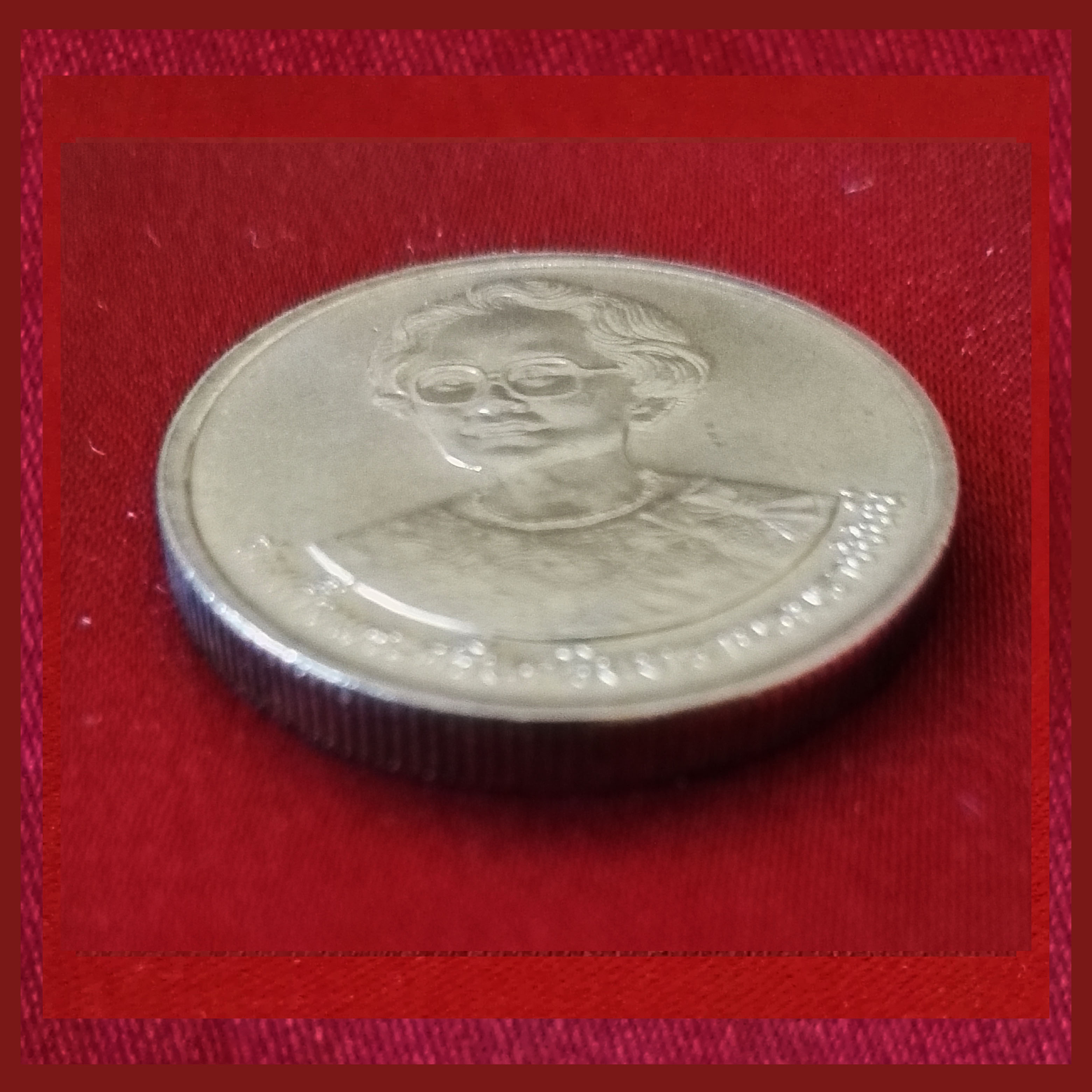 เหรียญ2บาท สมเด็จย่า เหรียญทองแห่งสุขภาพดีถ้วนหน้า