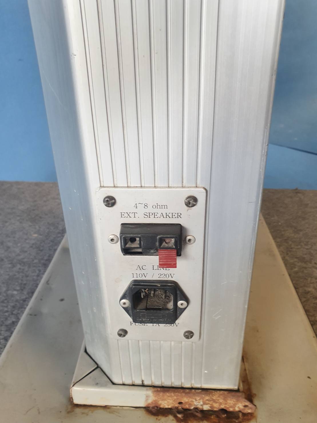 ขายสแตนโพเดี้ยมแบบเคลื่อนย้ายได้ มีลำโพงและขยายในตัว มีแบตเตอรี่สามารถนำขึ้นรถไปประกาศหาเสียงได้ ของนอกเสียงดี ราคา 7000 บาท