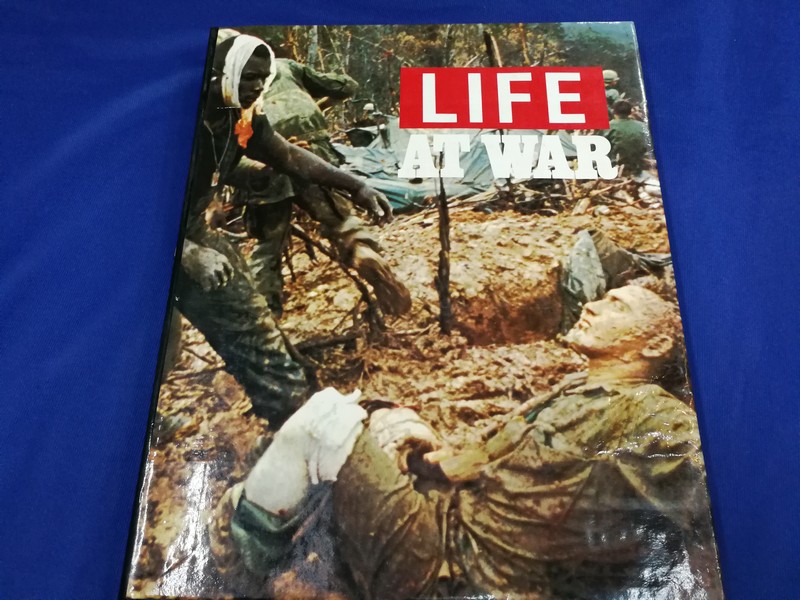 LIFE AT WAR BY TIME-LIFE BOOKS ปกแข็งพร้อมกล่อง 306 หน้า ปี1981