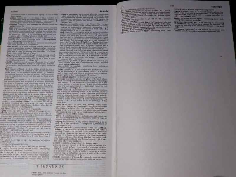 the angus & robertson dictionary and thesaurus in one volume