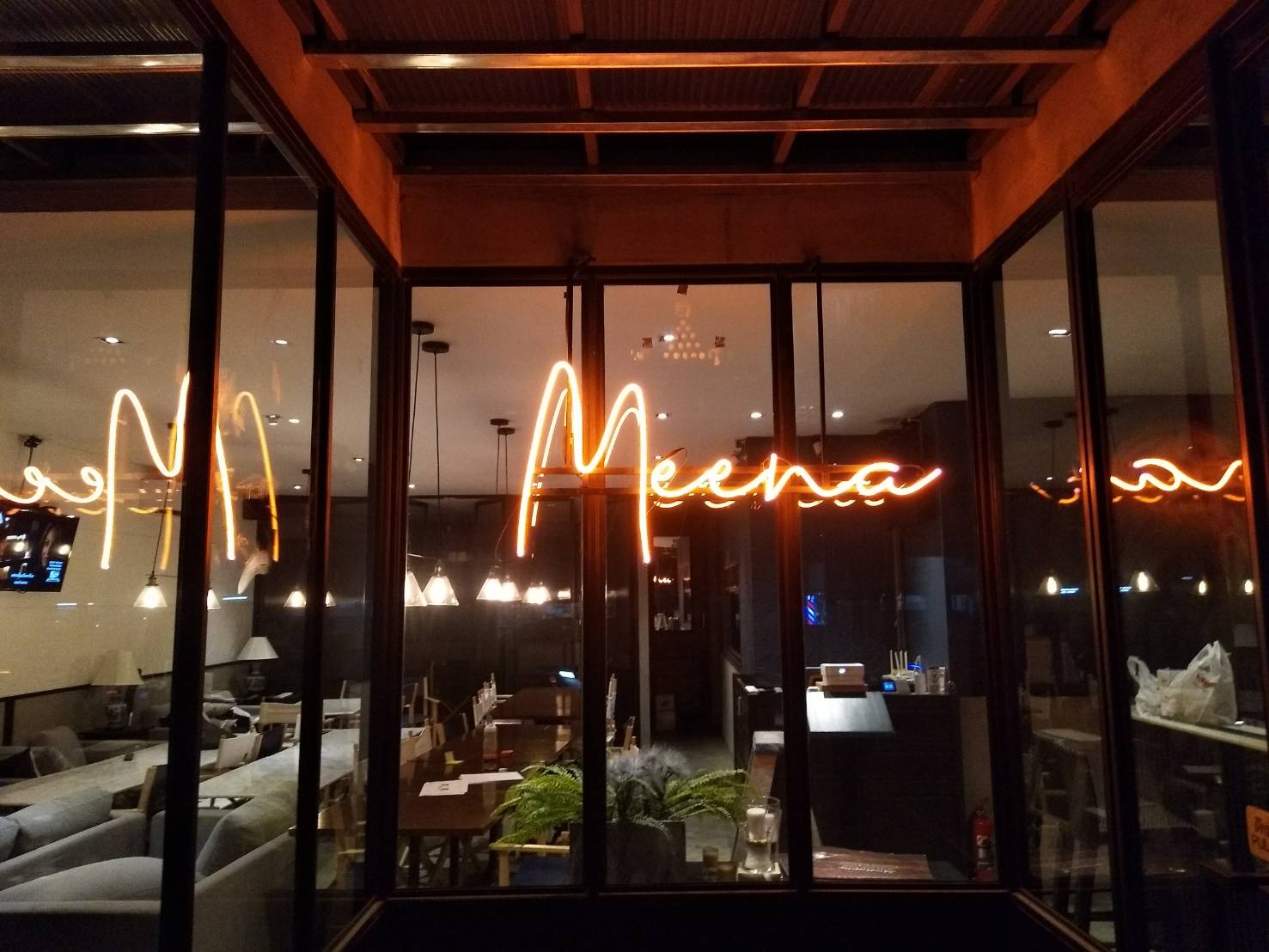 ไฟนีออนดัดสีส้ม #Meenc #ป้ายร้านอาหาร