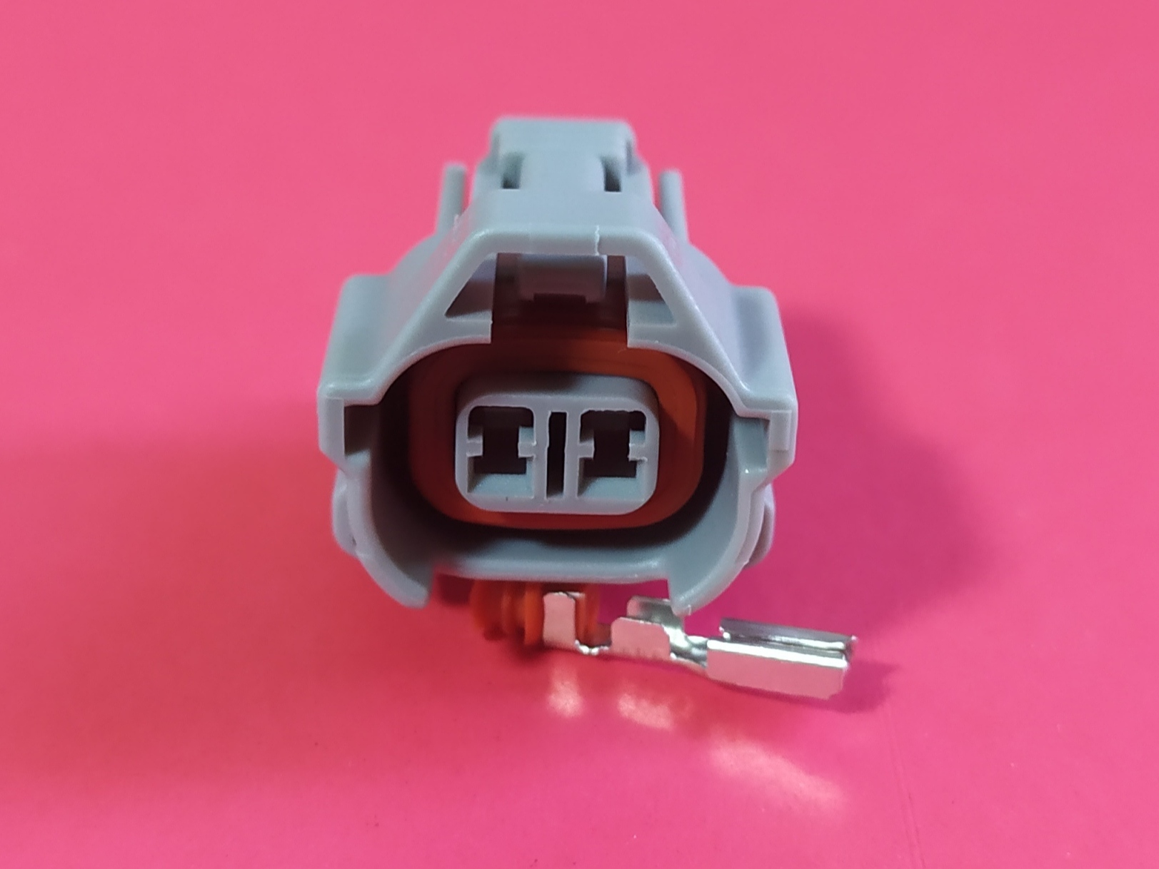 2 พิน เทา หัวฉีด มีฐาน (ตัวเมีย) #0060