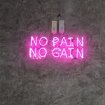 ป้าย #ไฟนีออนดัด NO PAIN NO GAIN #ค่ายมวยลูกคลองตัน