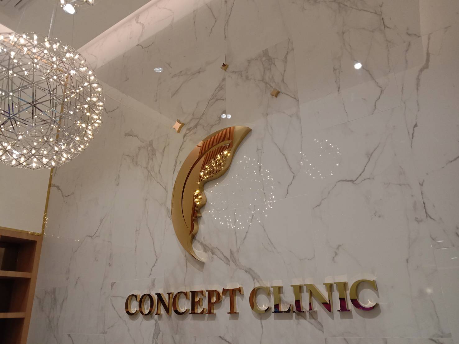 โลโก้ อักษรแสตนเลสหน้าทองเงา - CONCEPT CLINIC