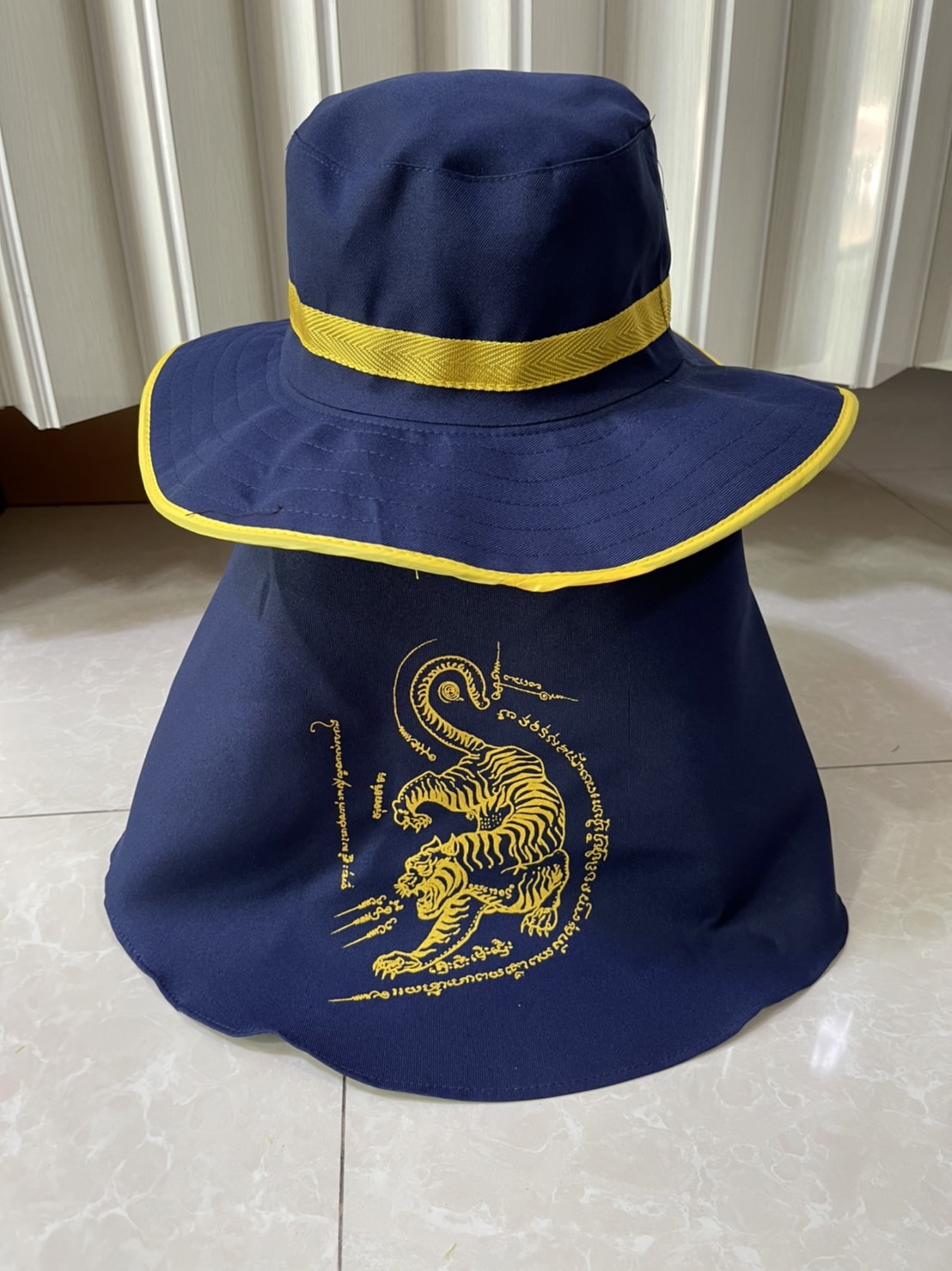 หมวกปีกคลุมหน้าแฟชั่น