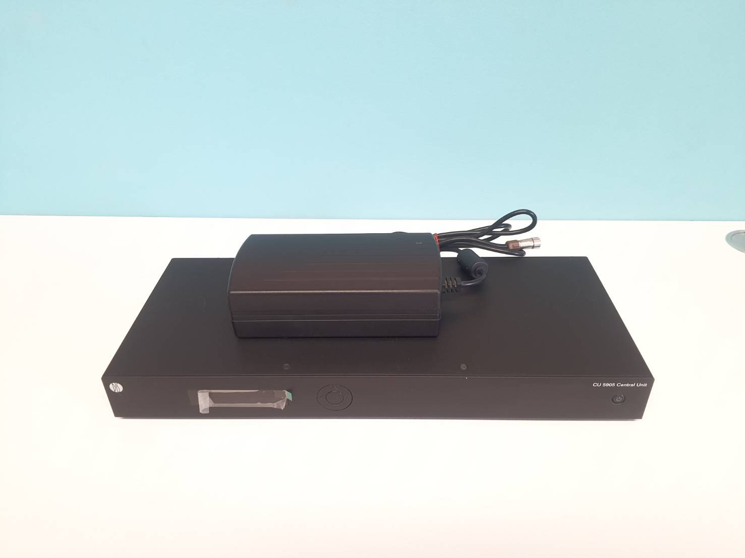 เครื่องจ่ายกระแสไฟฟ้าและควบคุมการสนทนา ชุดไมค์ประชุม DIS CU5905, Control of up to 250 discussion units, Support for 2 interpretation channels, TCP/IP control interface