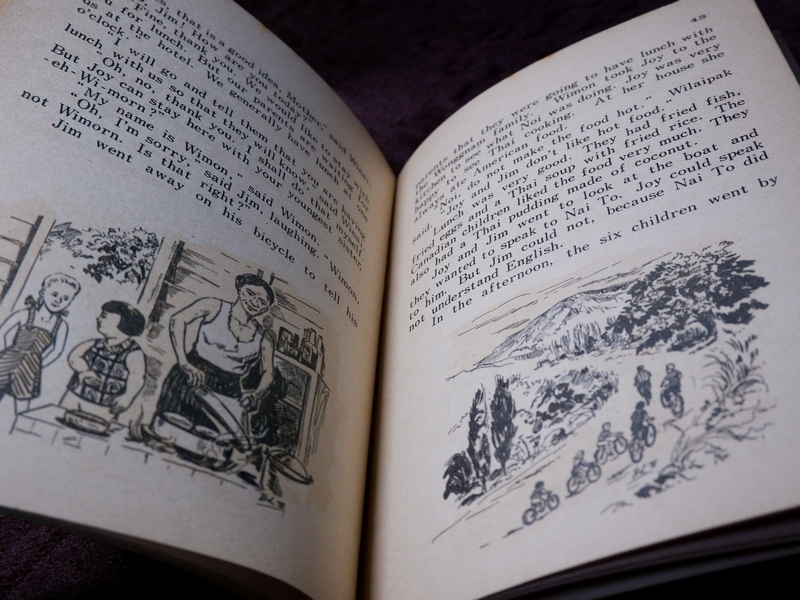 A HOLIDAY AT HUA HIN หนังสืออ่านประกอบชั้นมัธยมศึกษา ปีที่ 2 ปี 2509