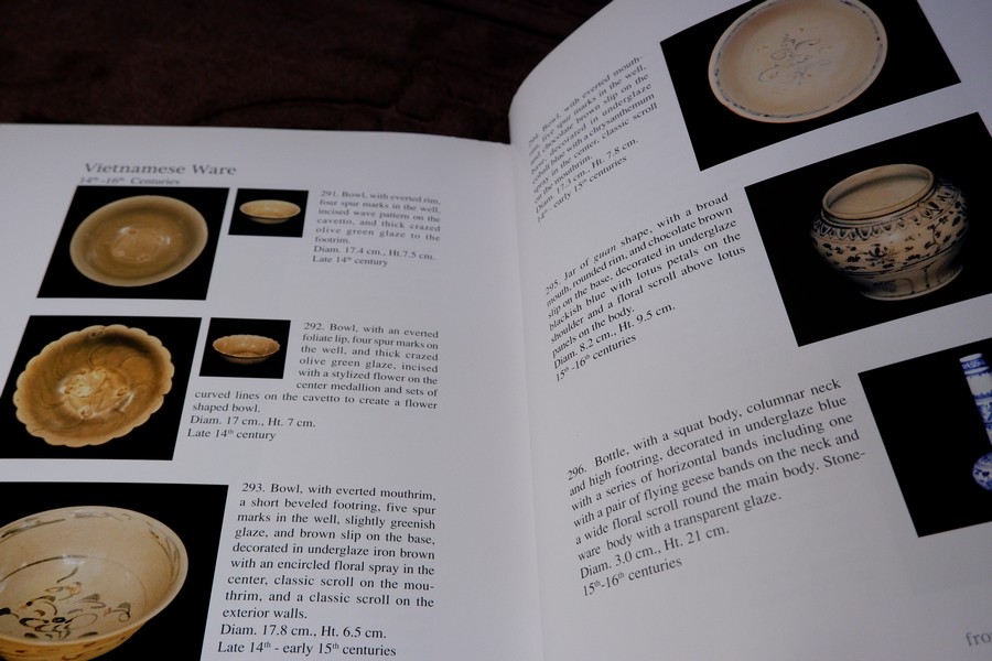 Ceramics from the Thai-Burma Border by Sumitr Pitiphat ปี 1992
