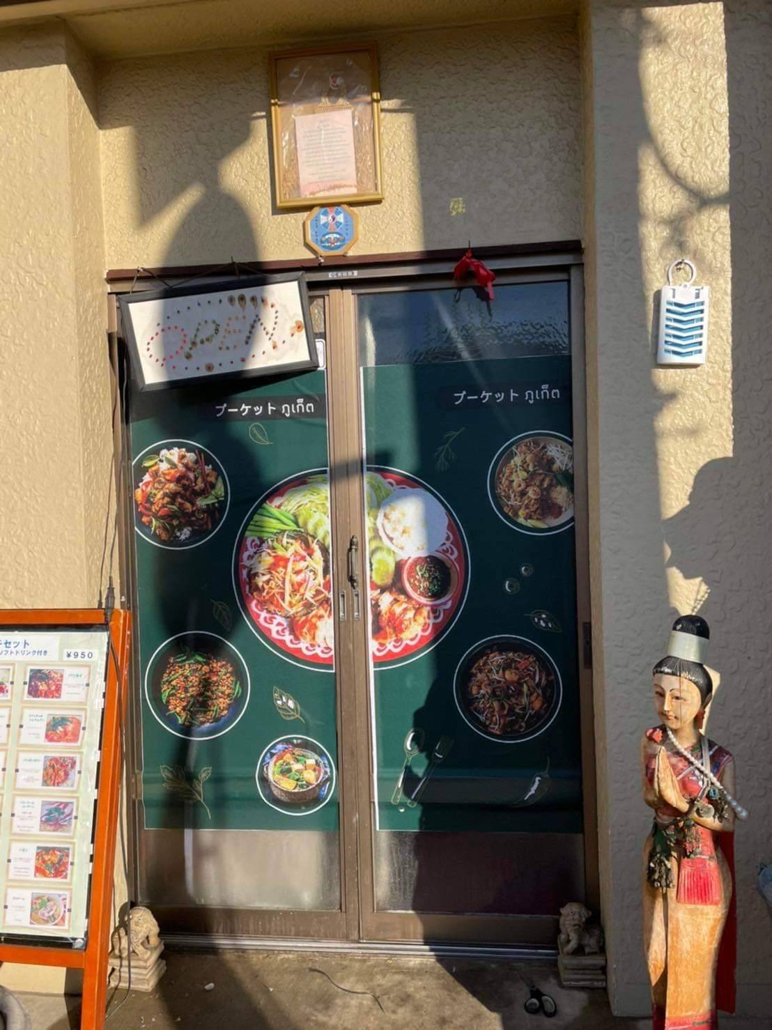 งานสติ๊กเกอร์ซีทรู ติดตั้งที่ญี่ปุ่น ร้านอาหารไทย