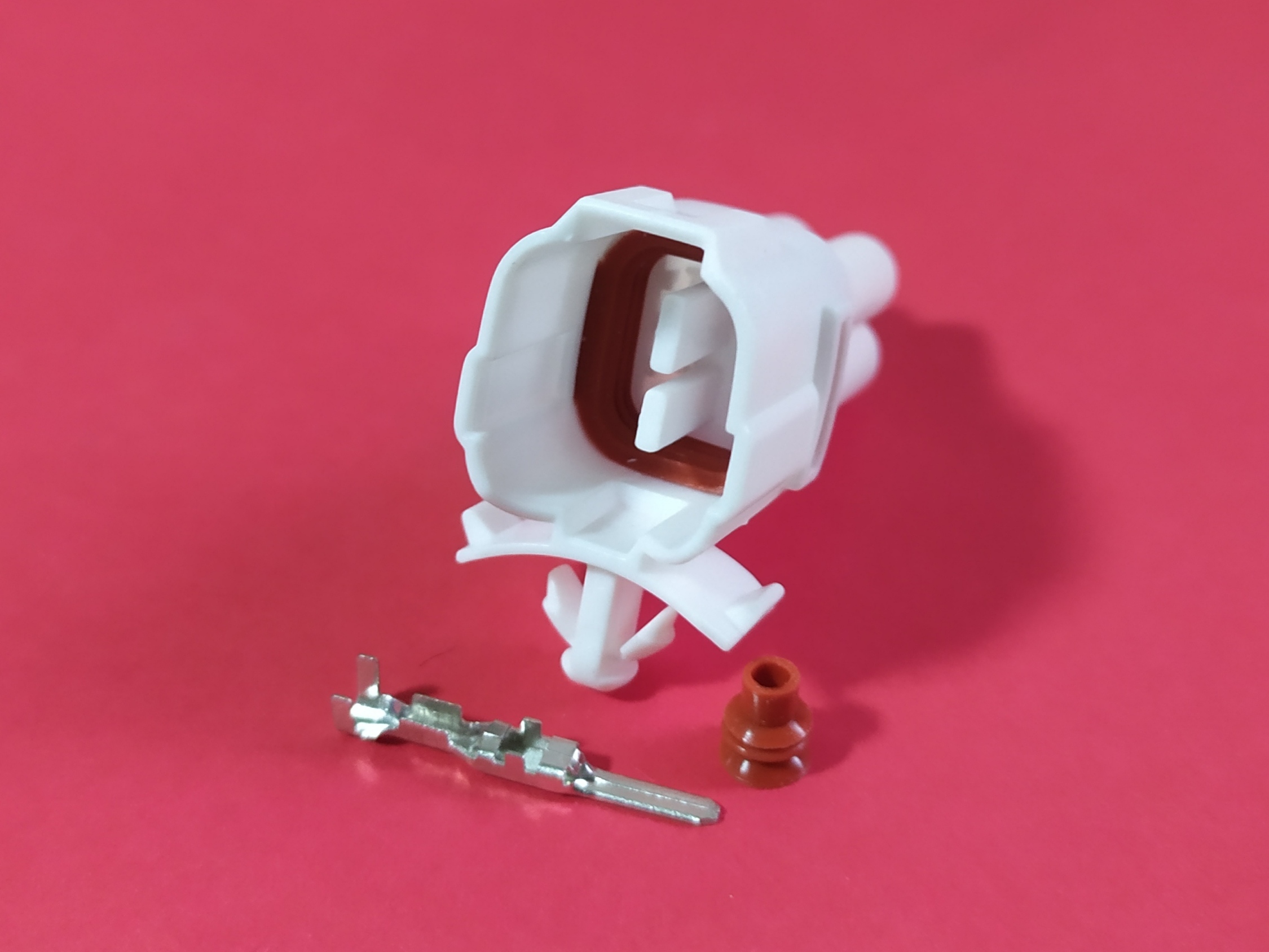 4 พิน ขาว (ตัวผู้) #4561