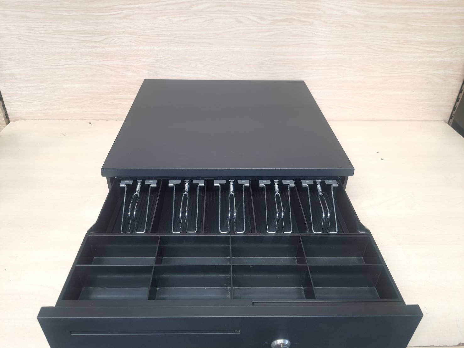 Electronic Cash Drawer ECD-420X ช่องเก็บธนบัตร 5 ช่อง ช่องเก็บเหรียญ 8 ช่อง ( 50X20X52.)มือสอง