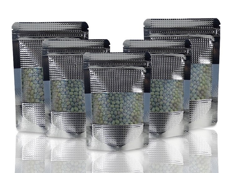 ถุงฟอยล์ซิปล็อคตั้งได้ - ลายตารางสีเงิน เปิดช่องหน้าต่างสี่เหลี่ยมใส (เมทัลไลท์)