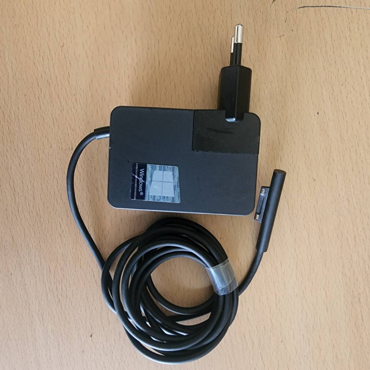 อะแดปเตอร์โน๊ตบุ๊ค ADAPTER SURFACE Go 1 2 3 Model 1735 15V 1.6A 24W มือสอง