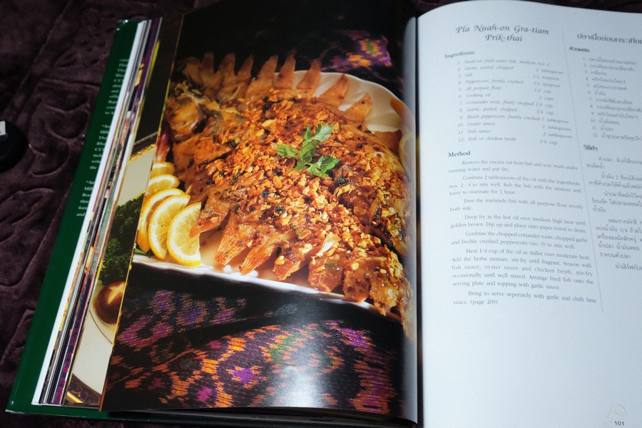 THAI CULINARY ART . Recipes by Srisomboon Bhandhukravi ( 2 ภาษา) ปกแข็ง 216 หน้า ปี 2543